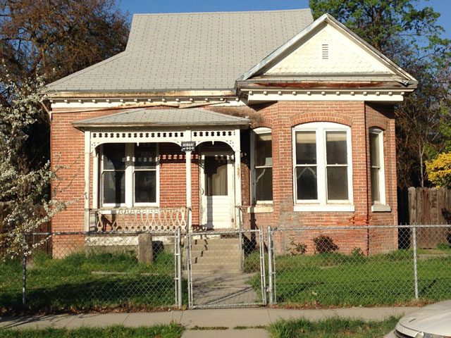 historic home at 1527 Park Street