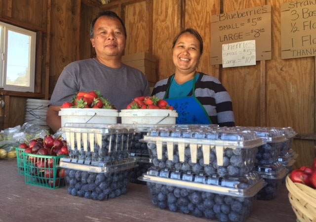 Chan and Meui Saelee, farm stand, Paso Robles