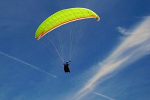 Paraglider dies