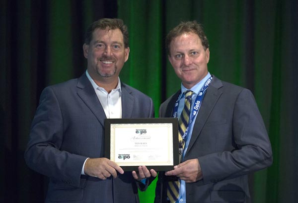 Ted Olson receives Fleet Technology Award.