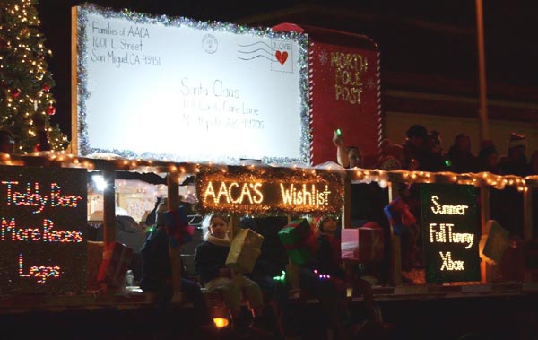 Almond Acres Charter Academy students, staff and parents on their "Holiday Wish List," float. Photo by Trisha Butcher. 