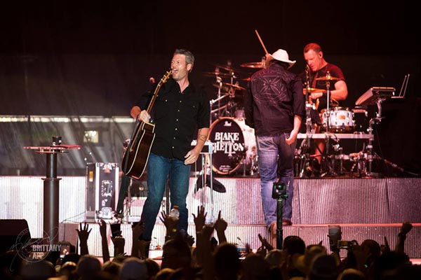 Blake Shelton performed to a full house at the fair.
