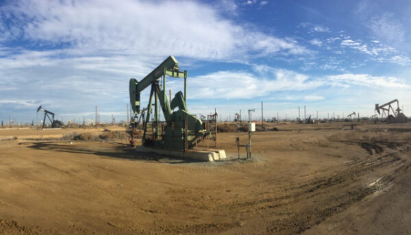 Oil-fields-at-Lost-Hills-in-Kern-County