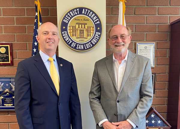 Senator discusses criminal and victim justice system with district attorney