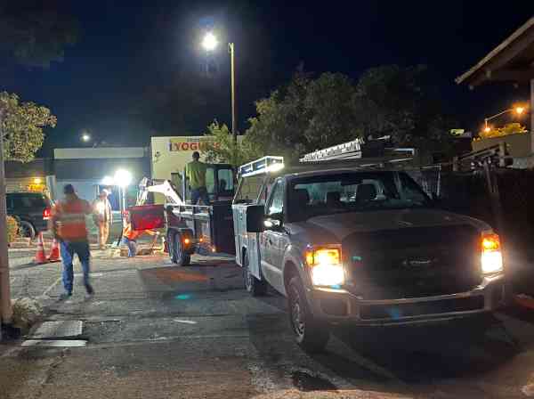 crews-work-to-fix-water-leak-on-13th-street-paso-robles-daily-news