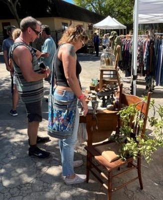 Thousands attend Three Speckled Hens Antique Show