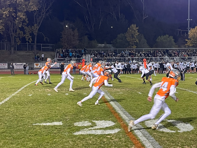 Atascadero Greyhounds on the offence.