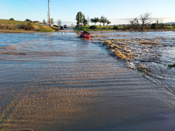 Update: Four people rescued after being stranded at Estrella River crossing