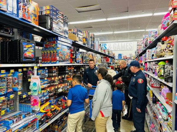 'Shop With a Cop' event brings holiday joy to 40 nominated children